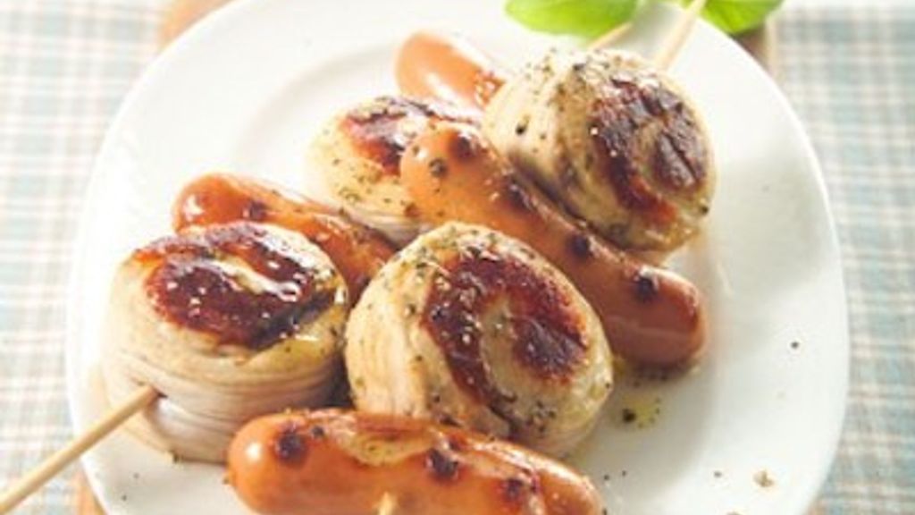 Gegrillte Spieße mit Putenröllchen und Cocktailwürstchen - Version 2