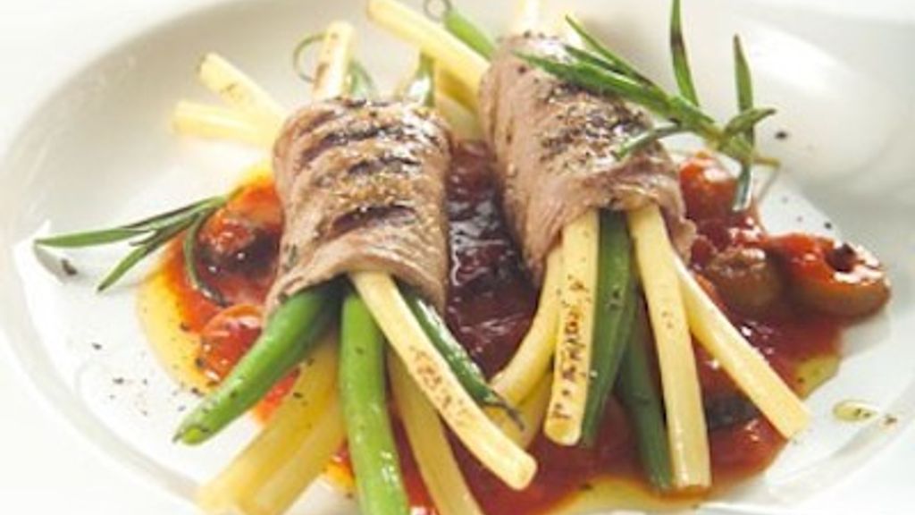 Gegrillte Lammschnitzel mit Makkaroni und Bohnen - Version 2