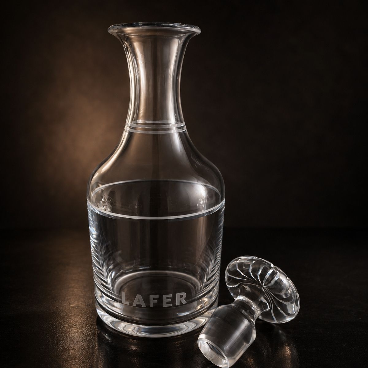 Glaskaraffe mit formgeschliffenem Glasverschluss